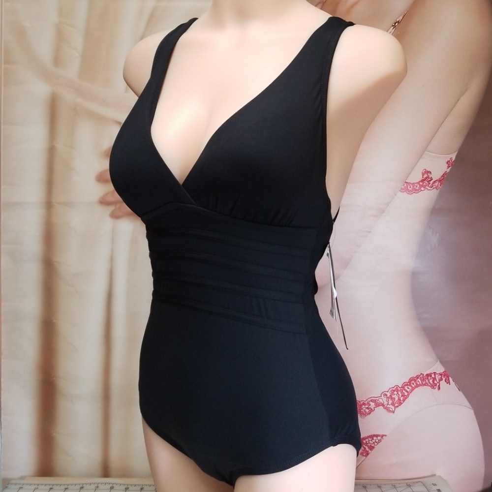 La Blanca Island Goddess Black Swimsuit 4/XS